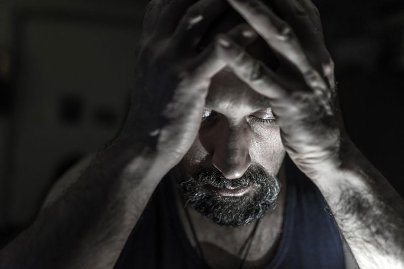 چگونه با افکار خودکشی مقابله کنیم؟ + تست ارزیابی رایگان